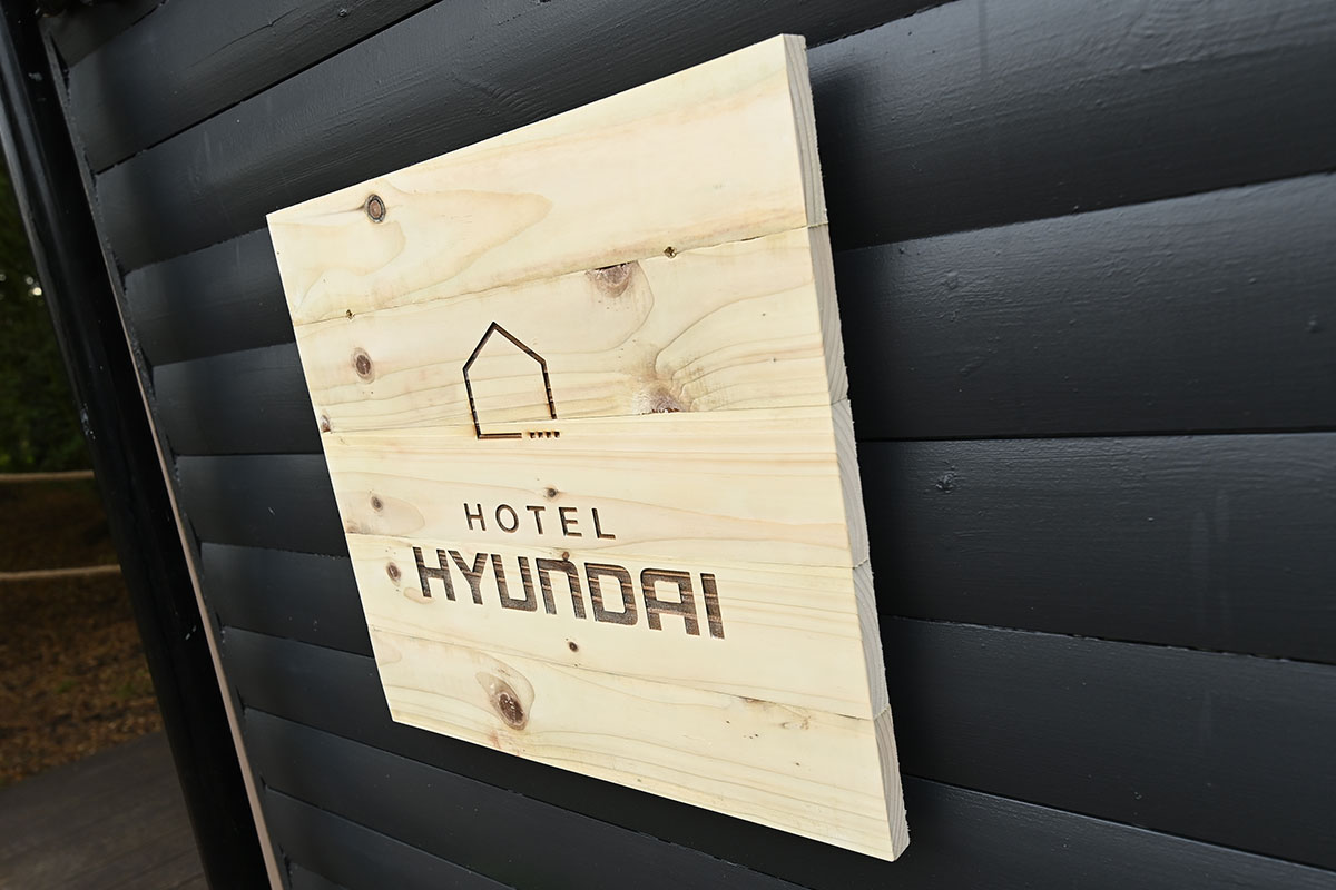 Hyundai hotel sign